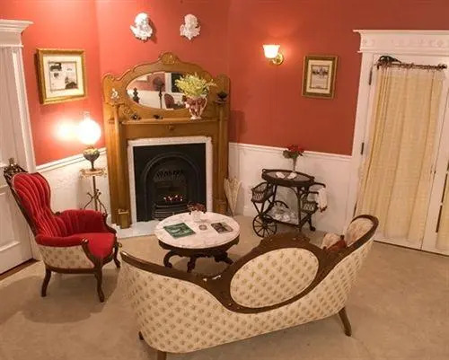 Tin Lizzie Inn