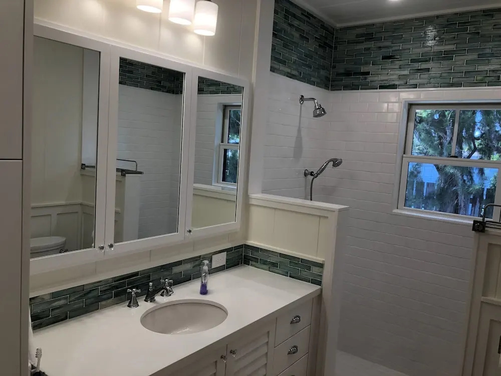 Gorgeous Renovated 1937 Plantation Style Beach House 50 Steps to the Center of the Beach home