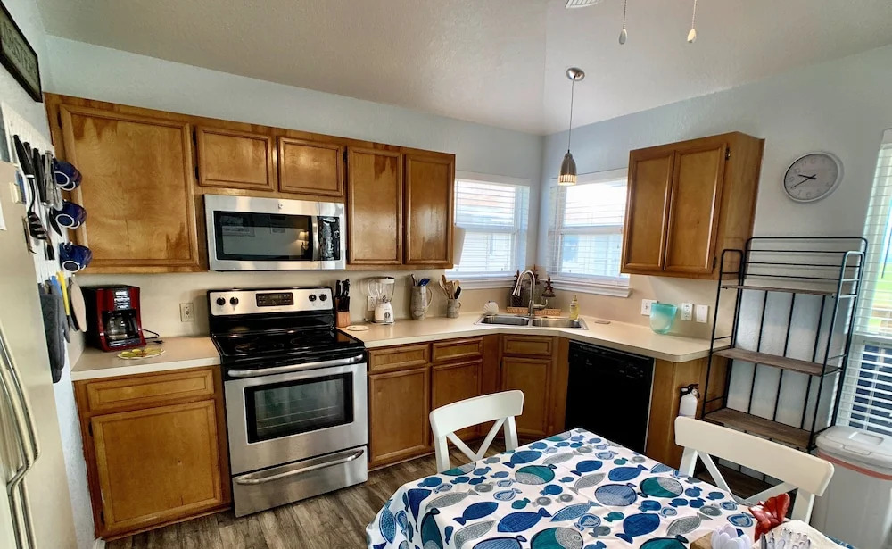 Lobster Roll 3 Bedrooms 2 Bathrooms Home