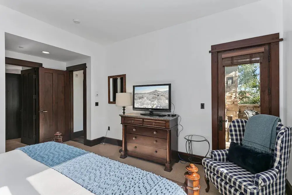 Arrowleaf Lodge at Deer Valley Resort - Three Bedroom Residence #110 3 Condo