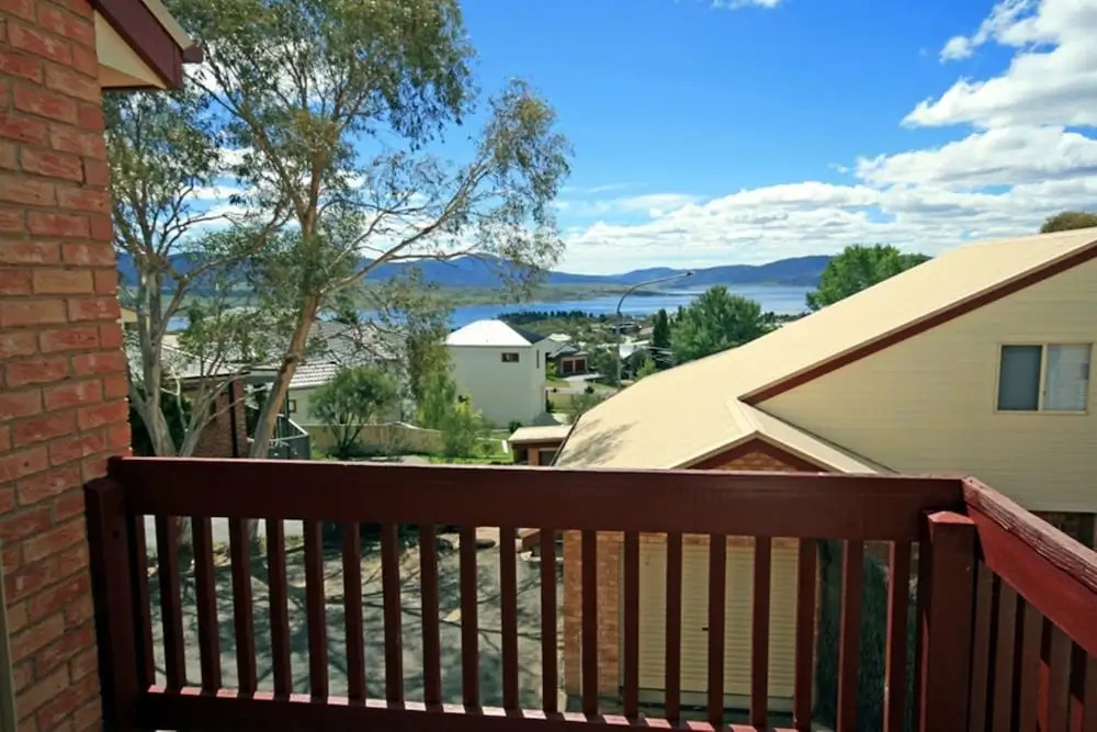 Beloka 9 - Overlooking Lake Jindabyne