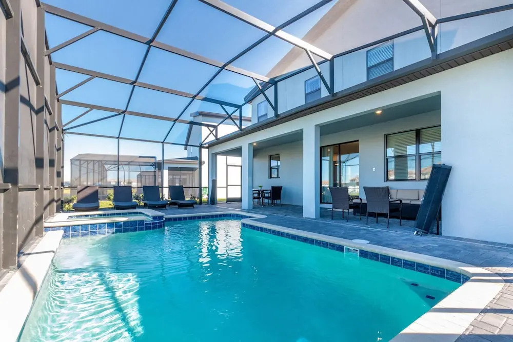 2957 FS - Luxury Oasis: 6BR Villa Pool Game