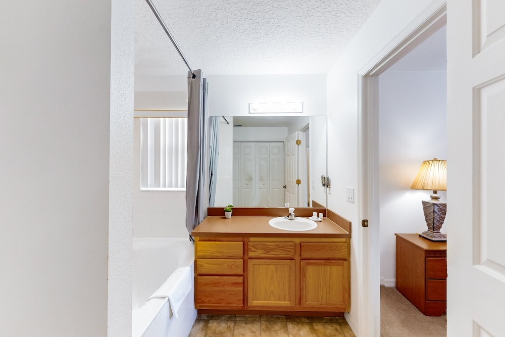 Lovely Home With a Private Pool, Grill, Washer/dryer, & AC - Snowbird Friendly
