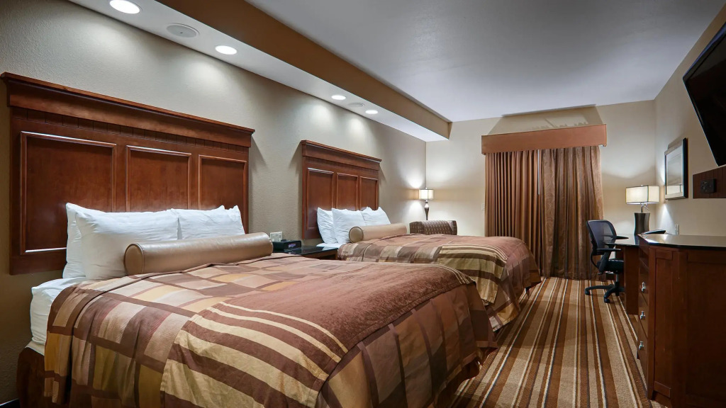 Best Western Plus KC Speedway Inn & Suites