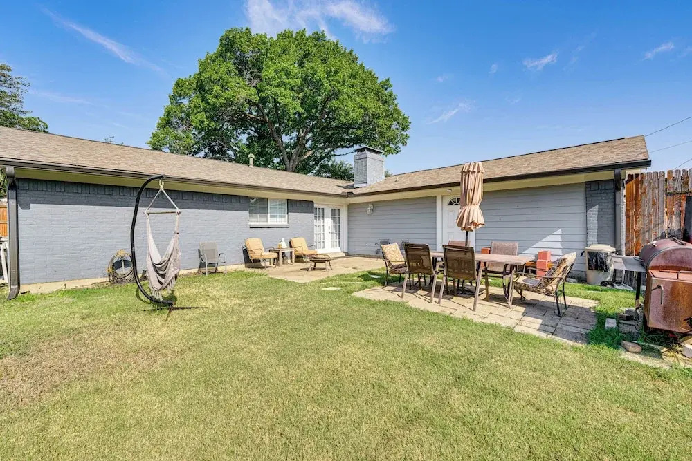 Yard + Patio: Dallas Area Home By Parks & Dining
