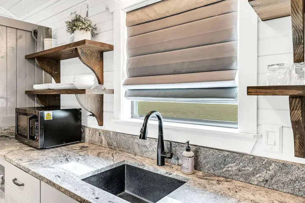 Charming Romantic Cabin 2 Miles From Wineries!