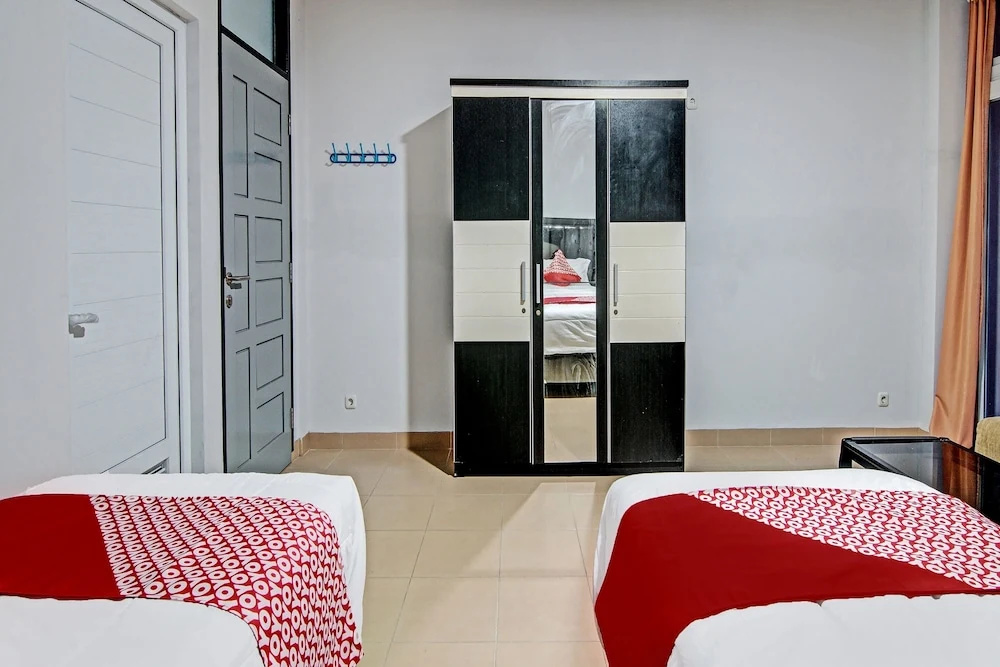OYO 91951 Almira Homestay Syariah