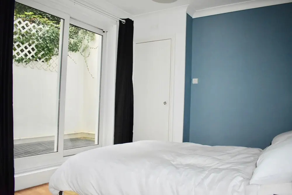 2 Bedroom Basement Flat in Kempton