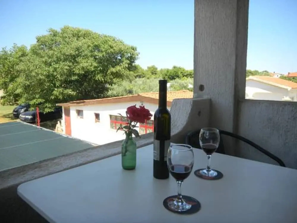 Sunny Hill Apartments