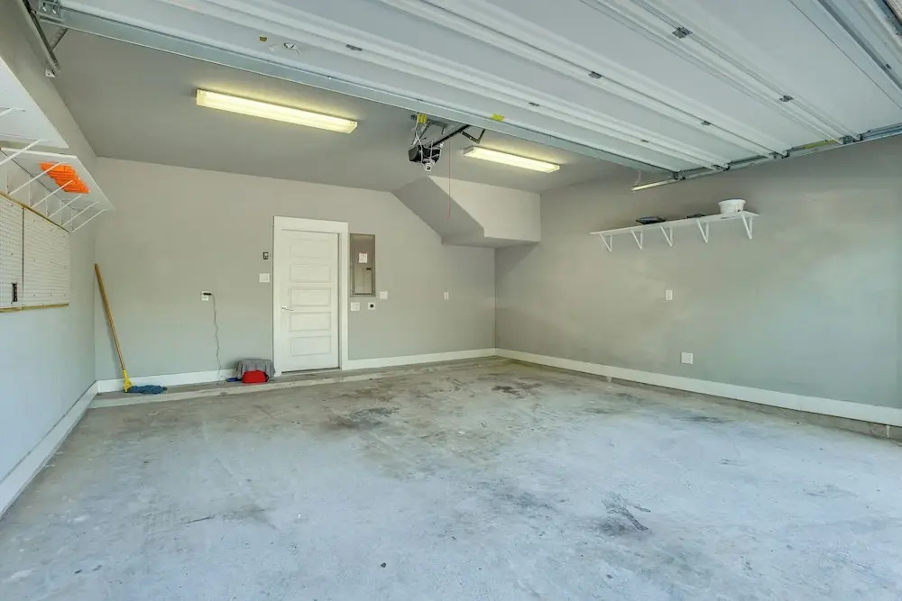 2 Mi to Dtwn: Modern Houston Home w/ Private Patio