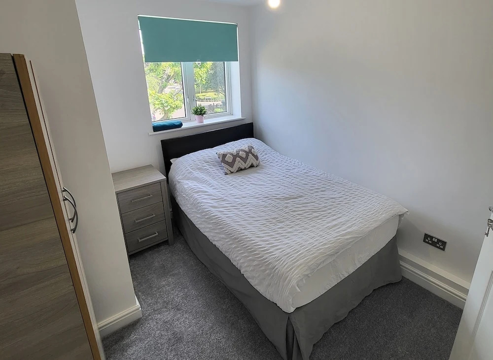Impeccable 3-bed Apartment in London Fresh Decor!!