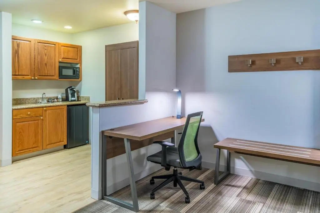 Holiday Inn Express & Suites Rocky Mount Smith Mountain Lake by IHG