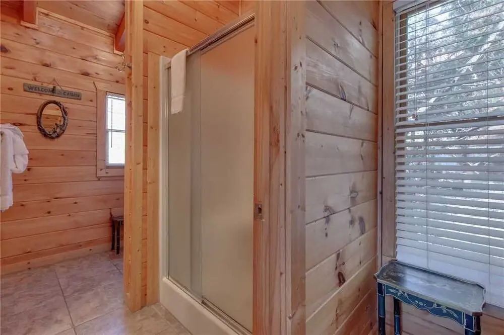 Arrowhead Lodge, 3 Bedrooms, Pool Access, Pet Friendly, WiFi, Sleeps 10