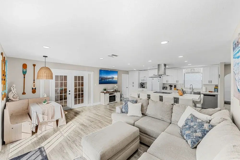 332 Formosa Drive