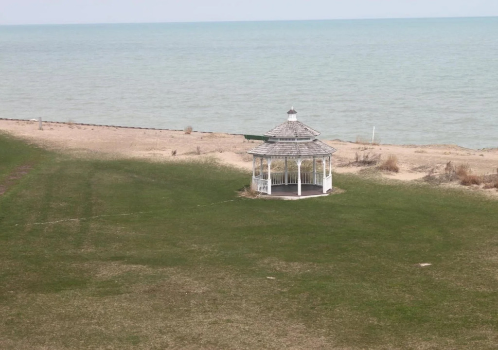 Illinois Beach Hotel