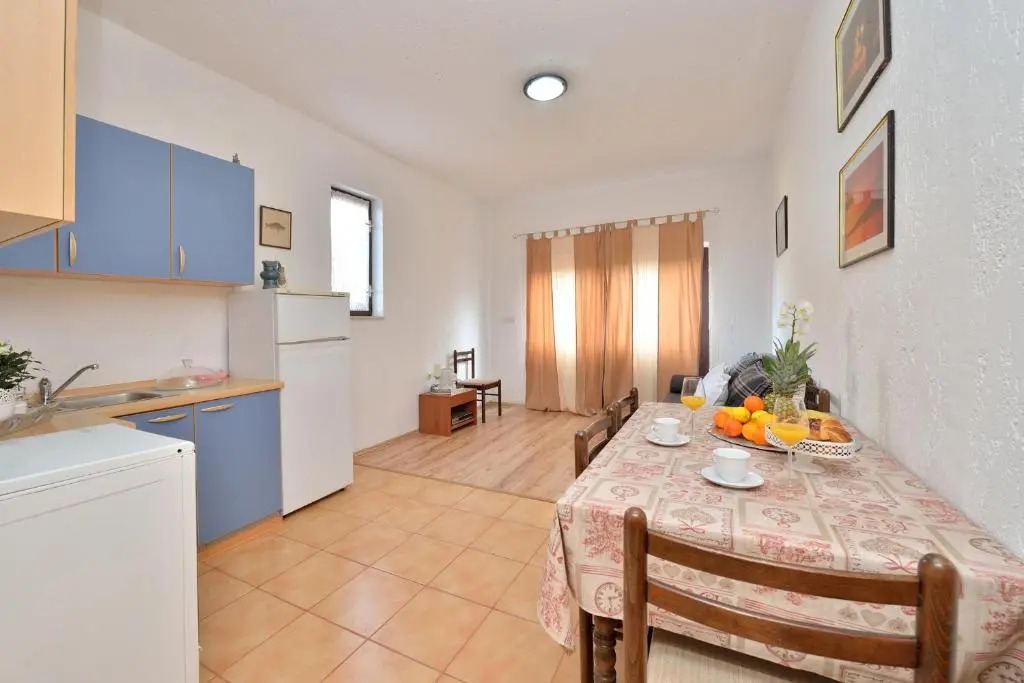 Beachfront Skoblar Holiday Home with Seaview