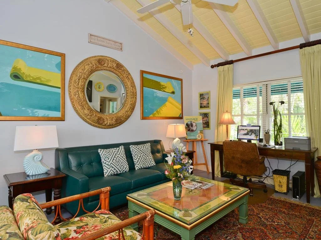 Pineapple Point Guesthouse & Resort - Gay Mens Resort