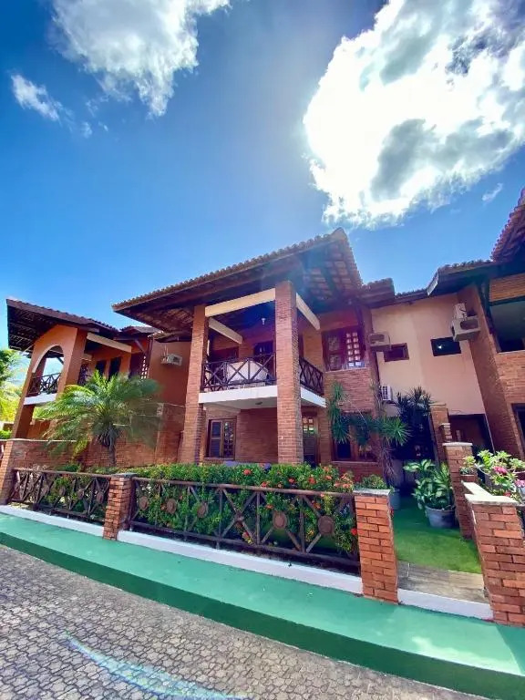 Linda casa Porto das Dunas: 4 suítes, churrasqueira e piscina