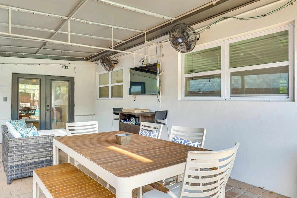 3 Mi to Sea! Family Pool House in Fort Lauderdale