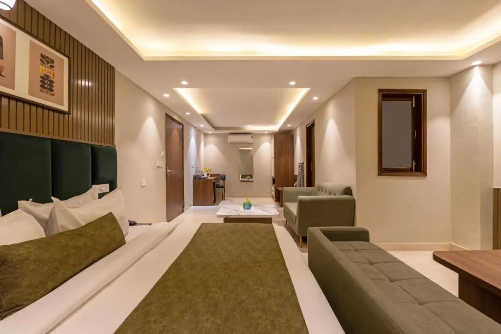 Saltstayz Premier - Paschim Vihar