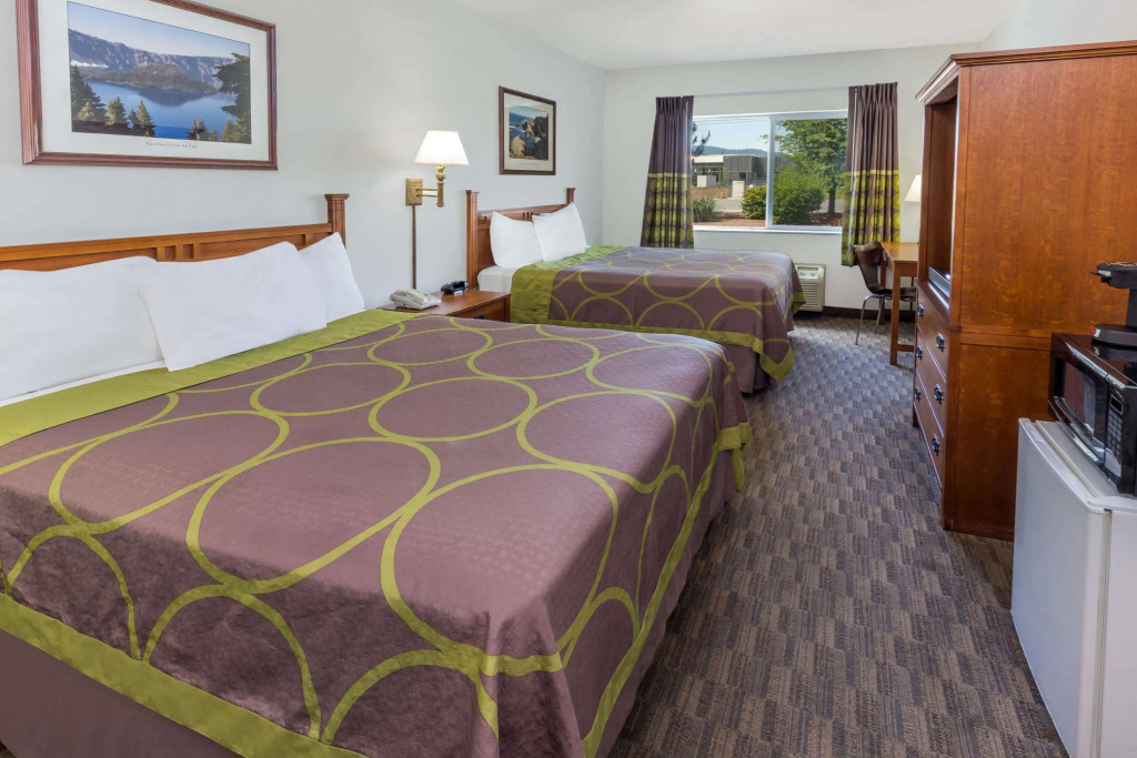 Super 8 by Wyndham Central Pt Medford