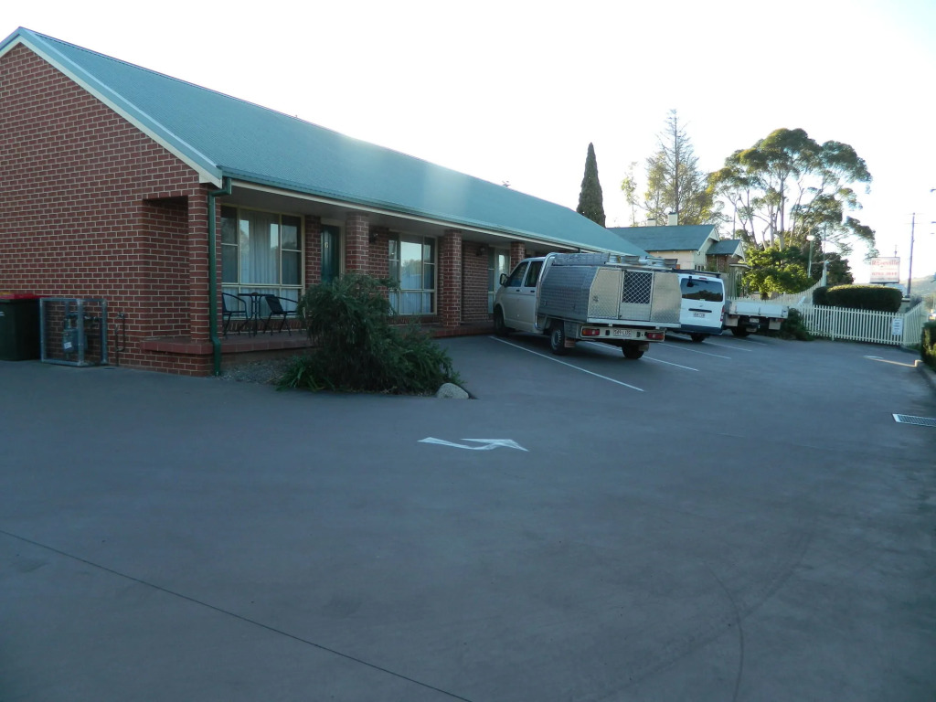 Roseville Motel and Apartments