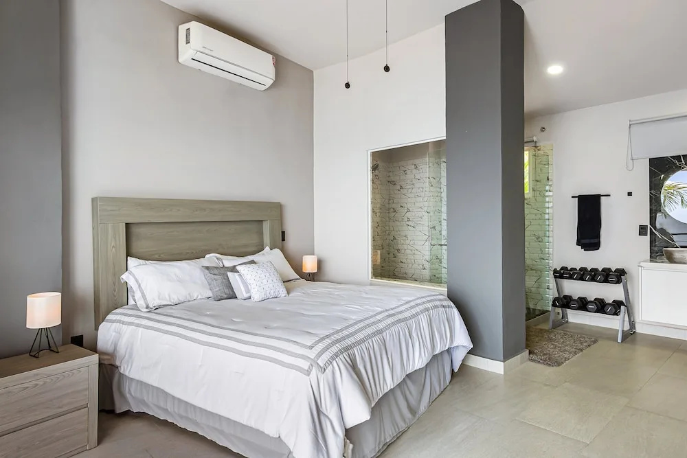 Dog-friendly Ocean View Penthouse & Studio With a Full Kitchen & Kitchenette