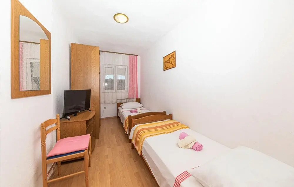 Nice Home in Drvenik Mali With Wifi and 2 Bedrooms