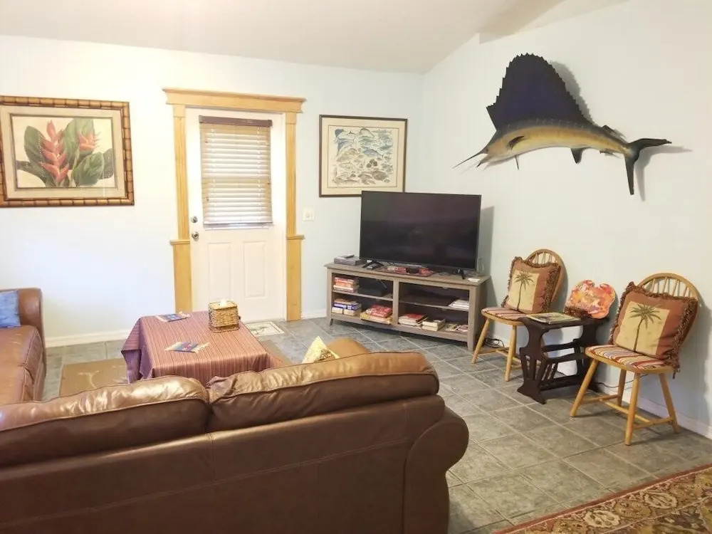 Three Bedroom, 2 Bath With Amazing Views From Balcony - Hidden Treasure