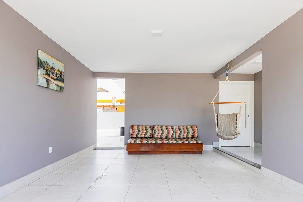Casa Moderna em Condomínio de Canasvierias