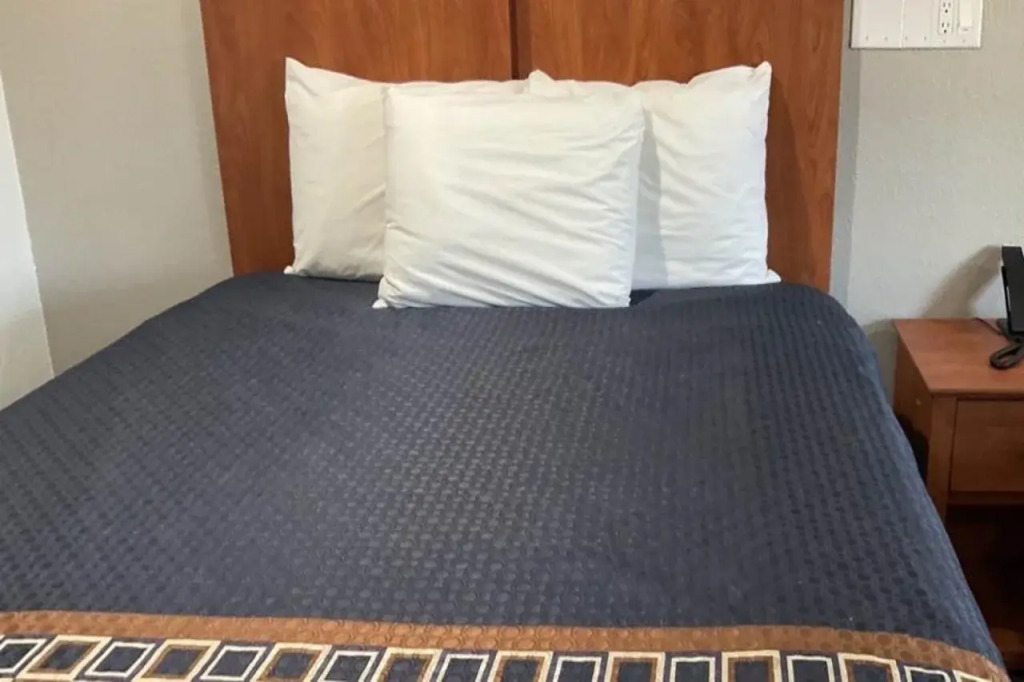Motel 6 Putnam CT