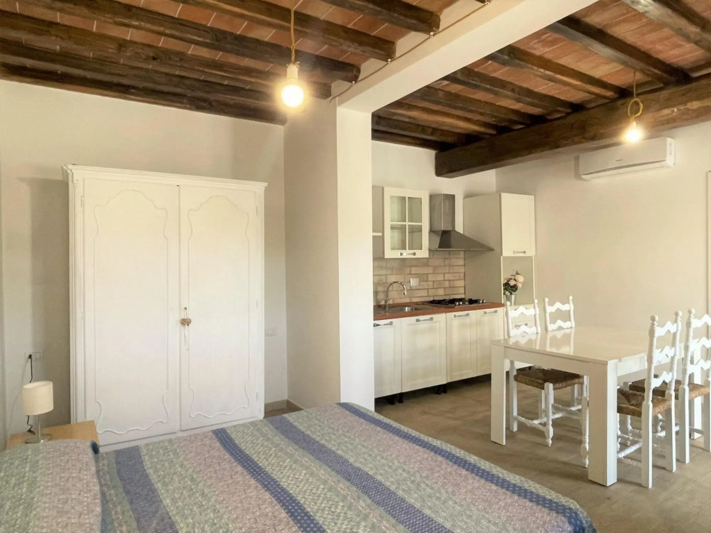 Multi-family villa in a quiet area about 1200 meters from the beach of Naregno (sand) and about 1200-Apt. Boschetto Gualdo