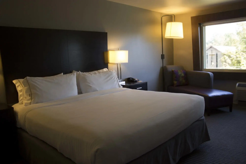 Holiday Inn Express and Suites Tahlequah by IHG