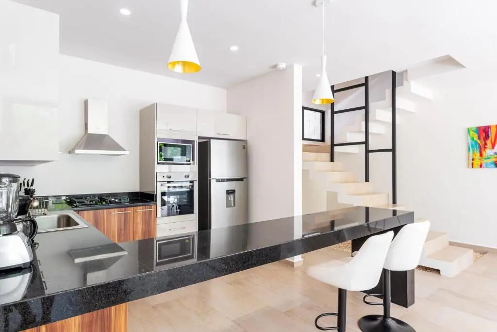 Entire House- 3BR with Private Roof Top Deck
