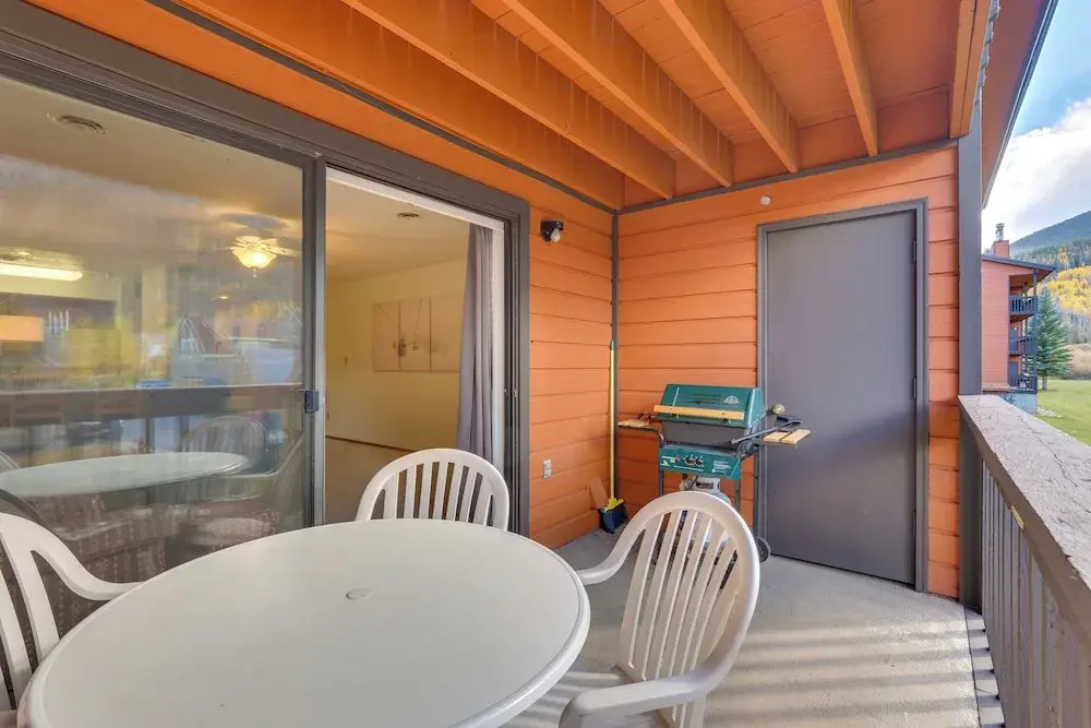 Walkable Frisco Condo: Mtn Views & Shared Hot Tub!