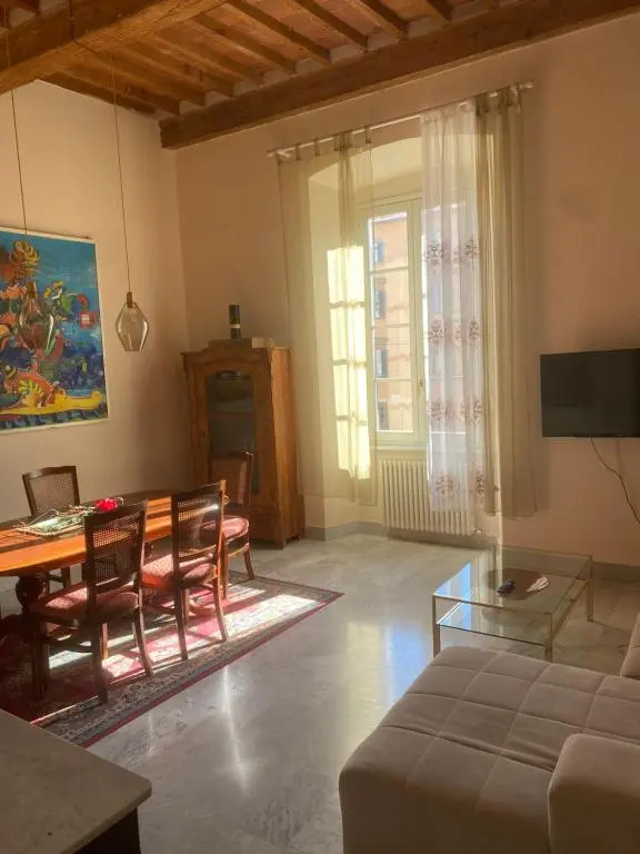 Renovated apartment with 3 bedrooms in an historic palazzo between port and old town