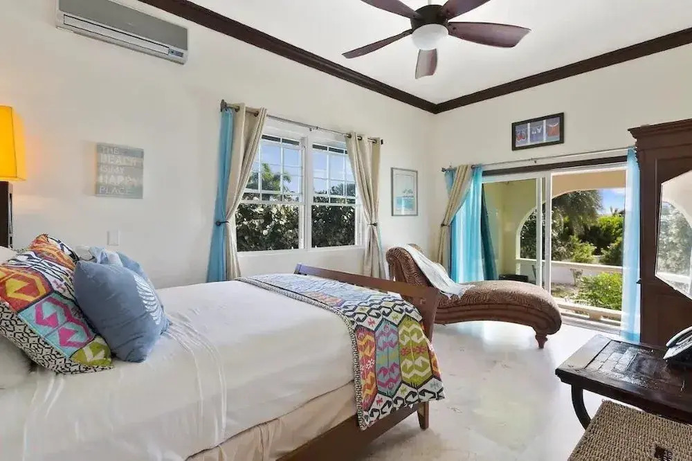 Beachfront Bliss: Private Retreat With Spectacular Views
