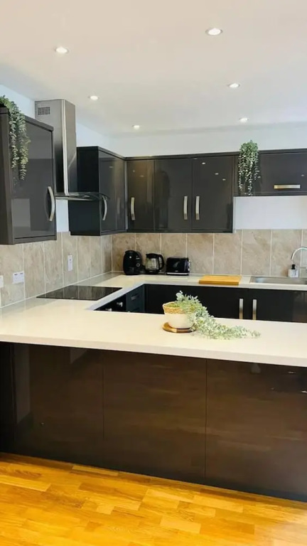 Modern City Center 2 Bedroom Apartment
