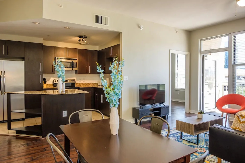 Reverchon Park Apartments by Frontdesk