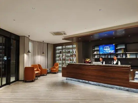 Quanqi Qingju Hotel (Danyang Railway Station Glasses City)