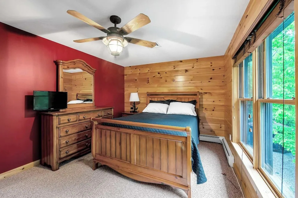 Massive Log Chalet With Hot Tub