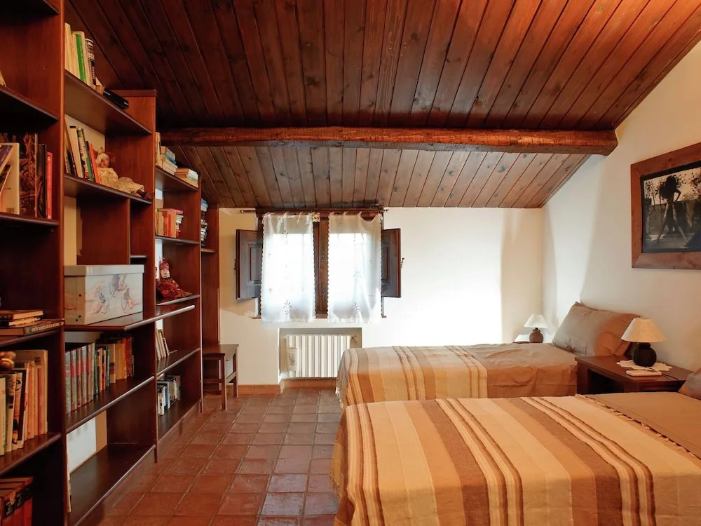 Beautiful Apartment in Beautiful Hamlet Attractive Decor and Communal Pool