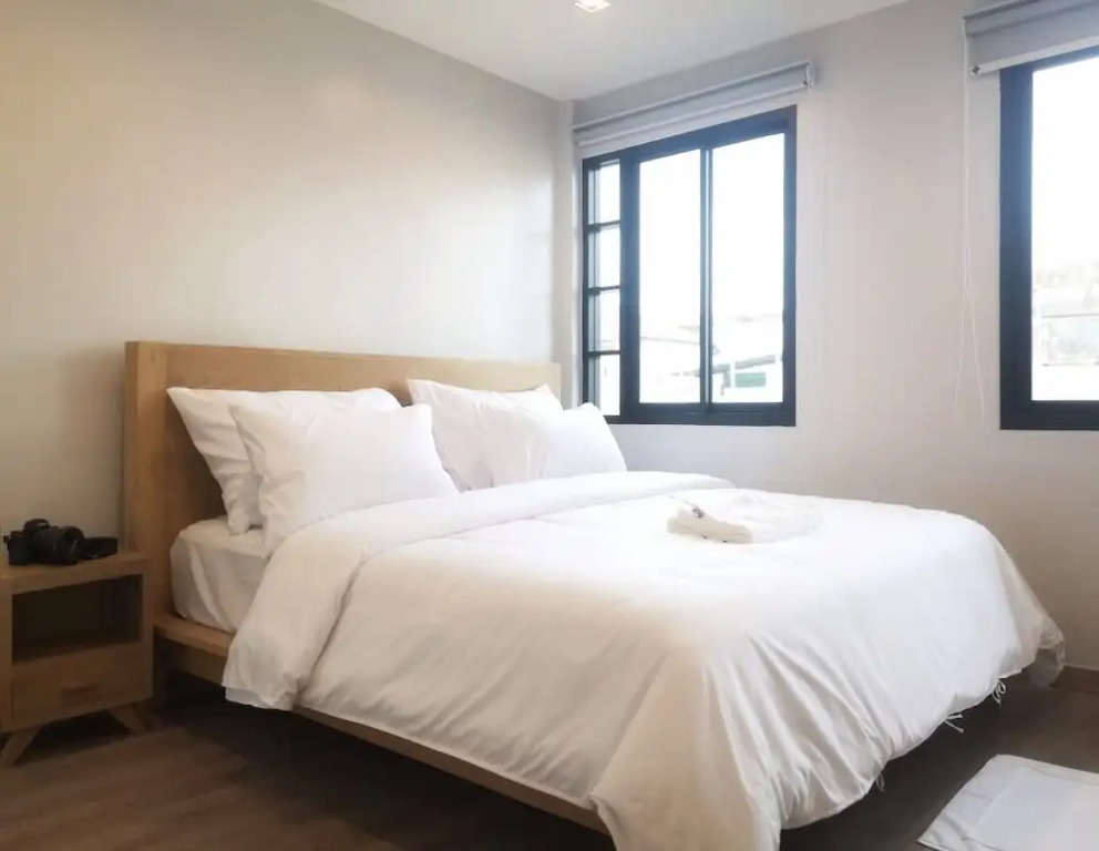 YAKTHAI POSHTEL