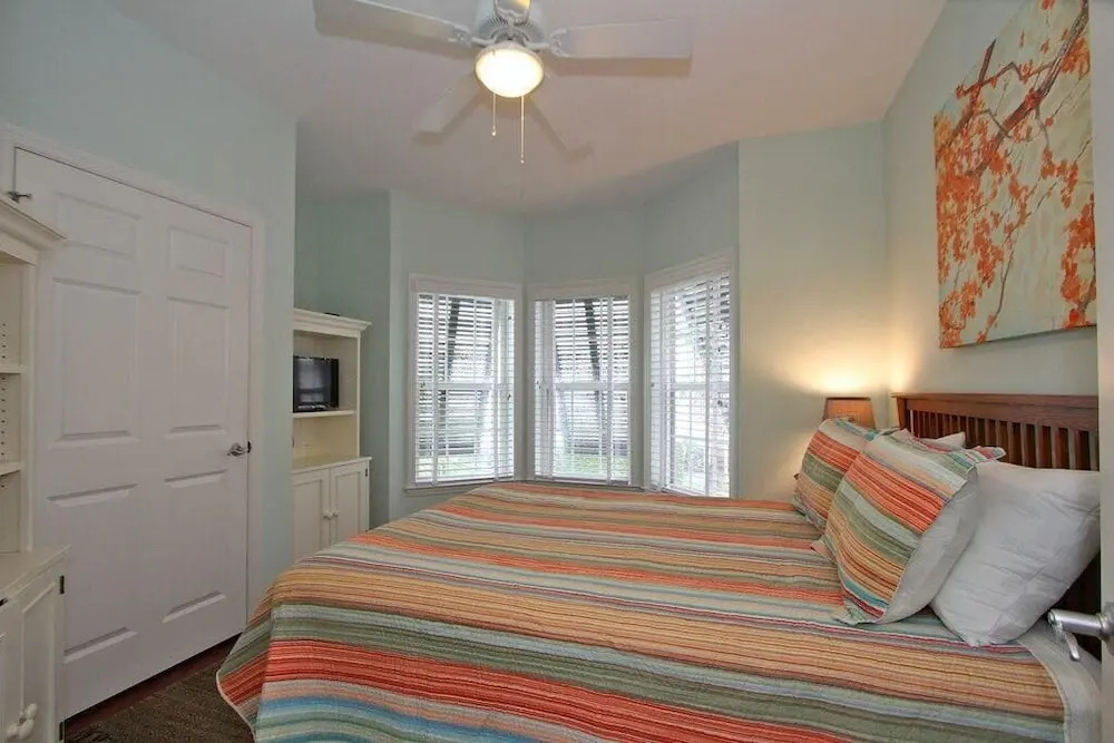 124 Waters Edge