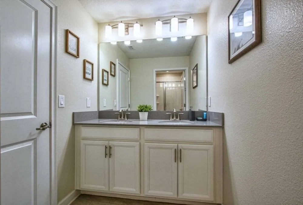 Modern Decor, Waterview W/splashpool, Bbq-1636str 4 Bedroom Townhouse by RedAwning