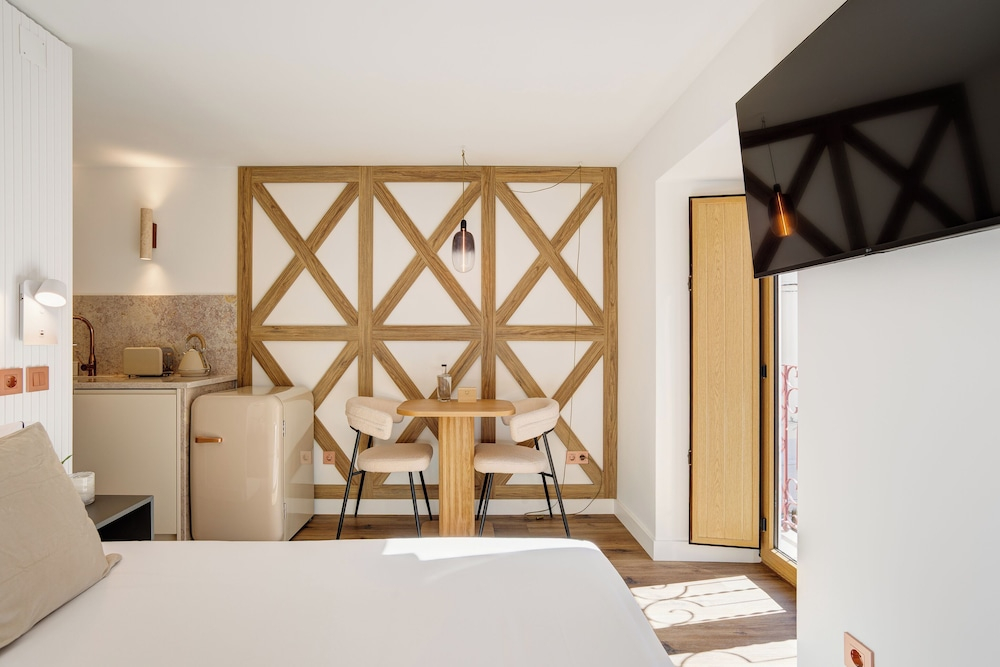 Graça Gate | Mouraria Compact Studio