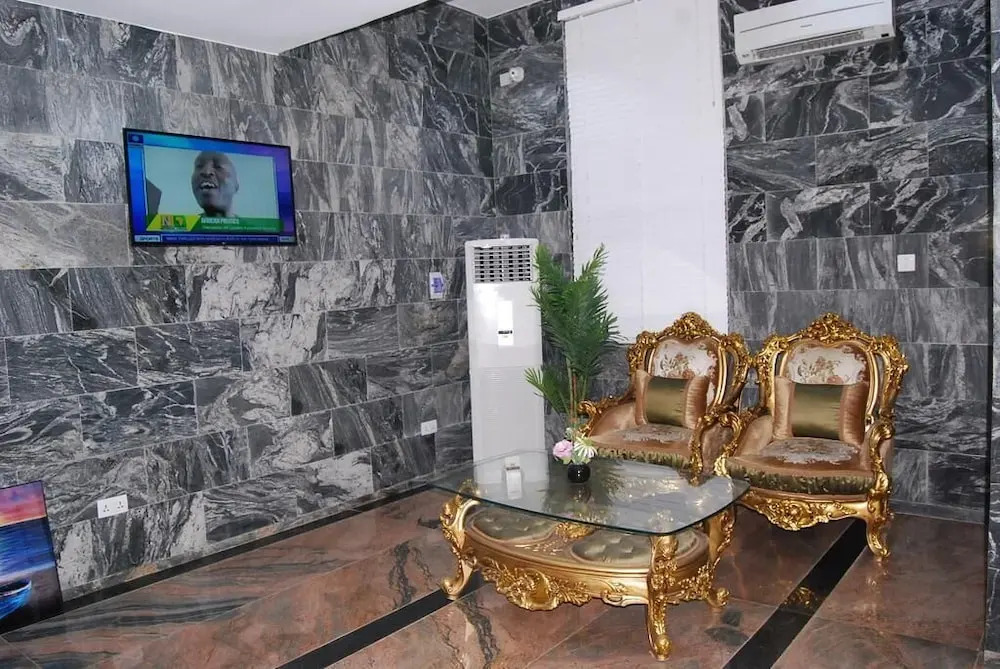 Exclusive Serene Hotel