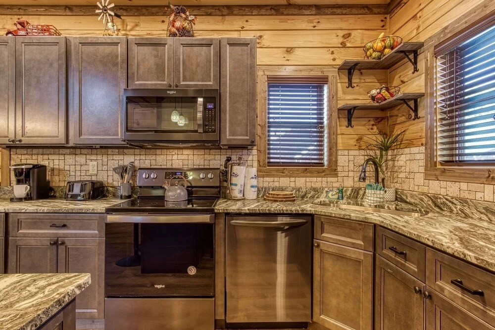 ERN822 - Smoky Oasis - Great Location, Private Indoor Heated Pool! cabin