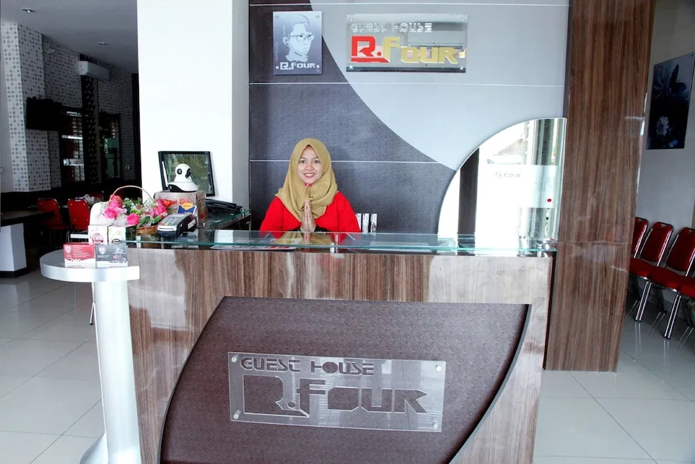 OYO 861 R Four Hotel