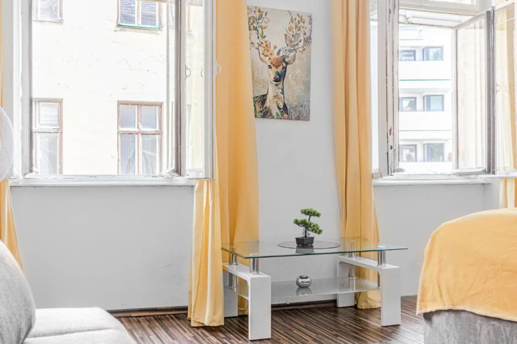 Vivid King Bed Apt - 12 minutes from City Center